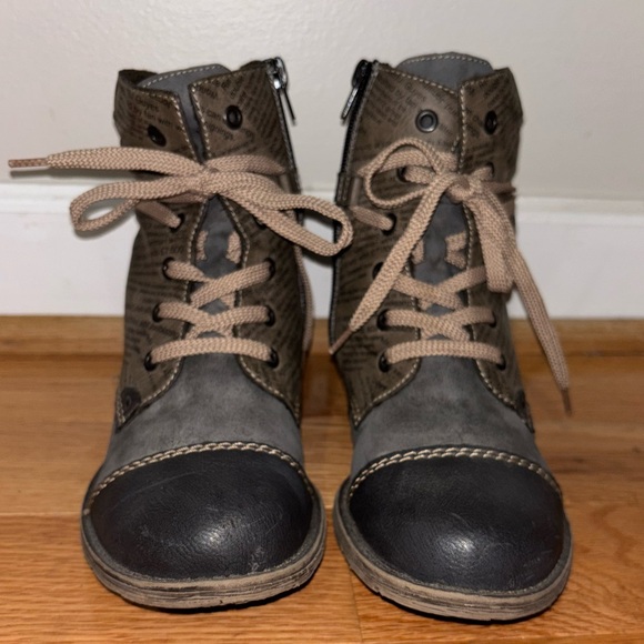 🌺Rieker Payton Brandy Combat Boots with Written Print zip up and tie boots - Picture 5 of 9